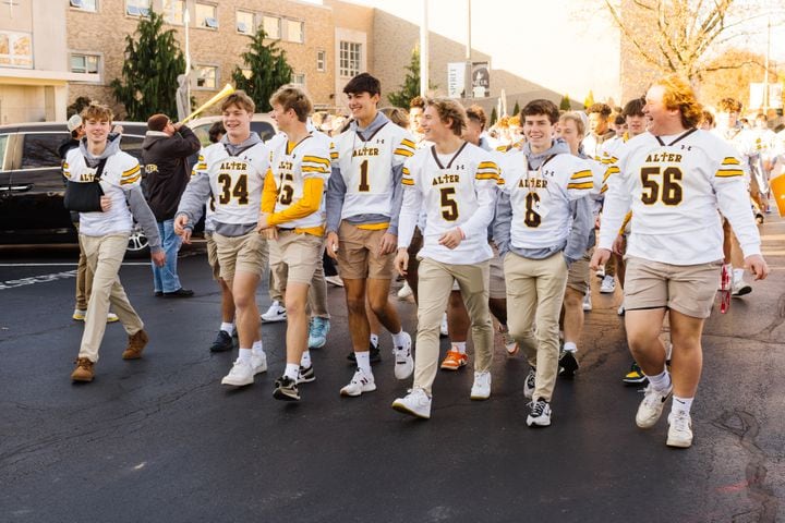 Alter High school parade