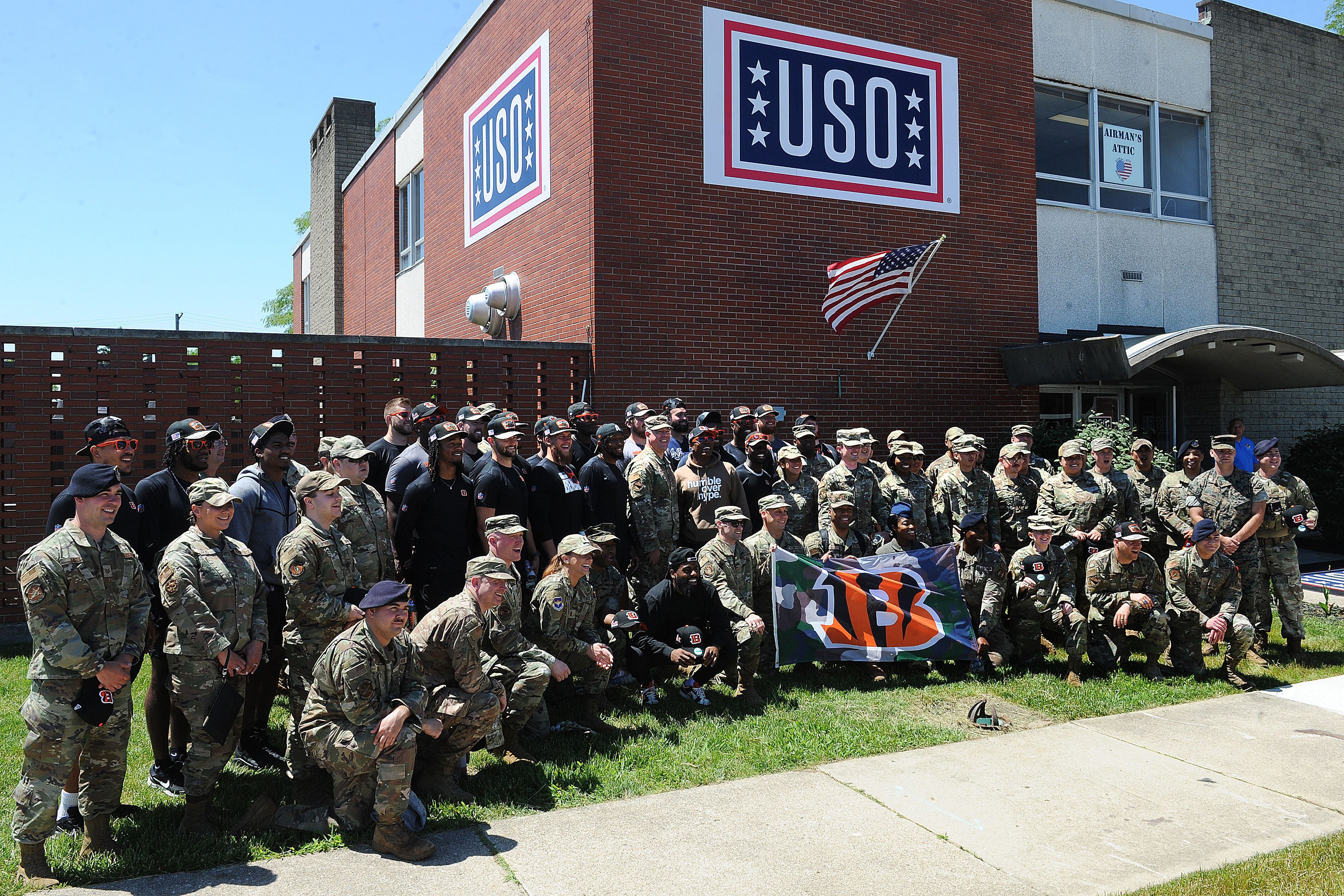 Cincinnati Bengals rookies visit WPAFB > Air Force Life Cycle