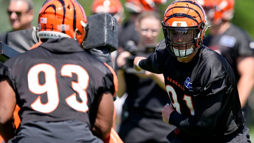 Cincinnati Bengals defensive end Trey Hendrickson (91) performs a drill against defensive end Jeff Gunter (93) during a NFL football practice, Tuesday, May 28, 2024, in Cincinnati. (AP Photo/Jeff Dean)