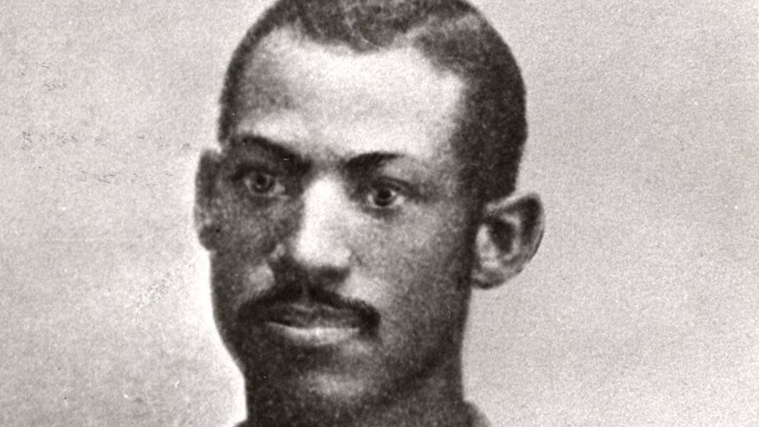 Who is first black man to play major league baseball?