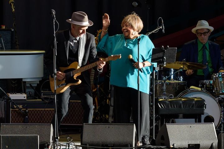 PHOTOS: Norah Jones with Mavis Staples live at Rose Music Center