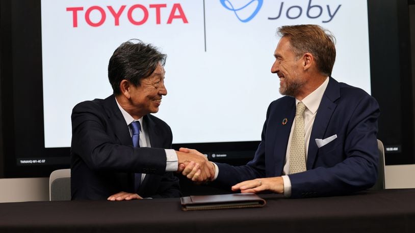 Toyota Motor Corp. Operating Officer Tetsuo “Ted” Ogawa and Joby Aviation's founder and CEO, JoeBen Bevirt, shake hands on Toyota’s announced $500M investment in Joby, marked by a formal signing ceremony at Toyota’s North American regional headquarters in Plano, Texas. Joby photo