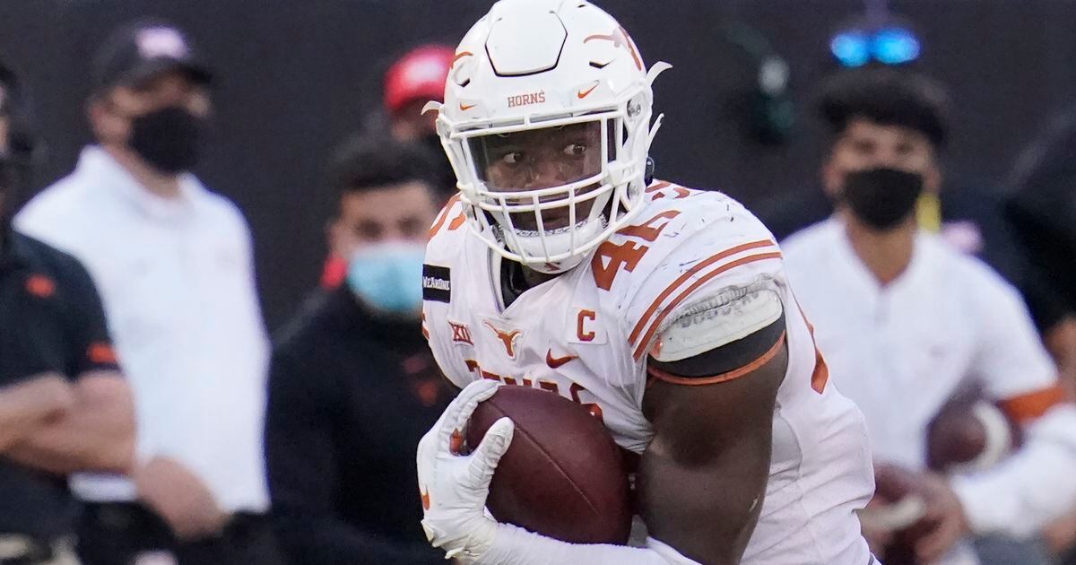 August 12, 2022: Joseph Ossai (58) of the Cincinnati Bengals takes a moment  prior to kickoff at the NFL preseason game between Arizona Cardinals and  the Cincinnati Bengals at Paul Brown Stadium