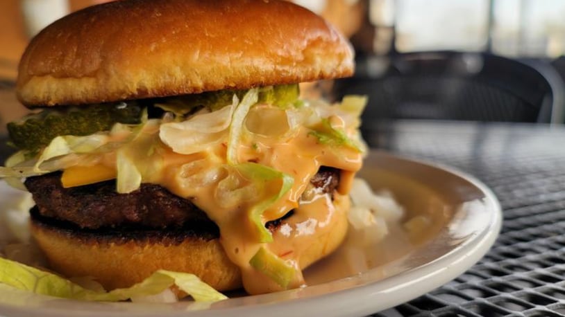 Mac Burger – Stone House Tavern