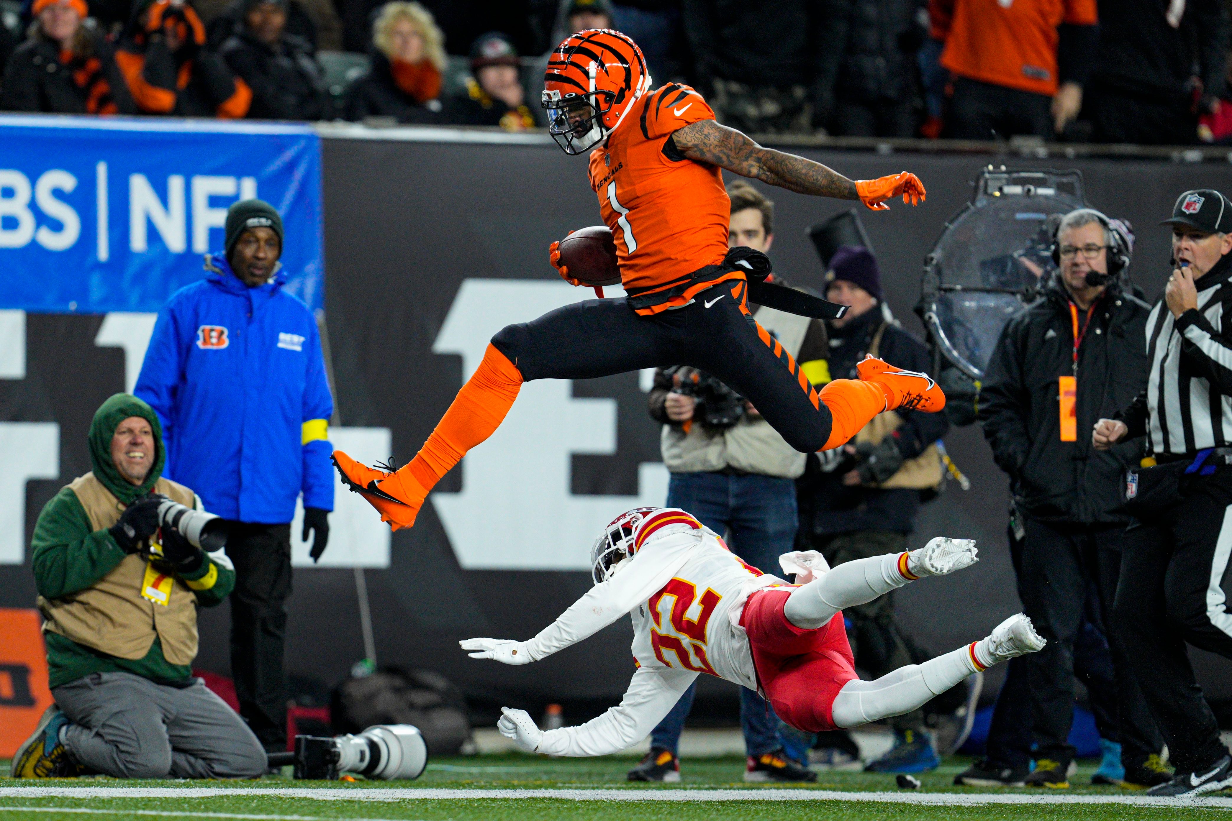 Photo Gallery: Chiefs vs. Bengals Game Action