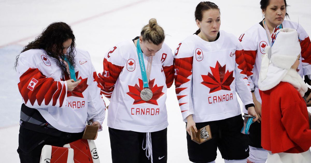 USA Hockey can't win fight vs. women's team