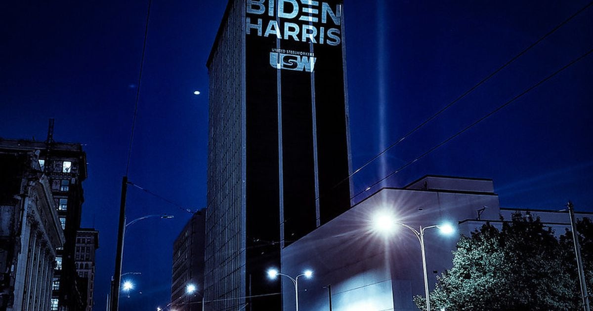 USW shines Biden-Harris 'batlight' on Trump Tower in Chicago