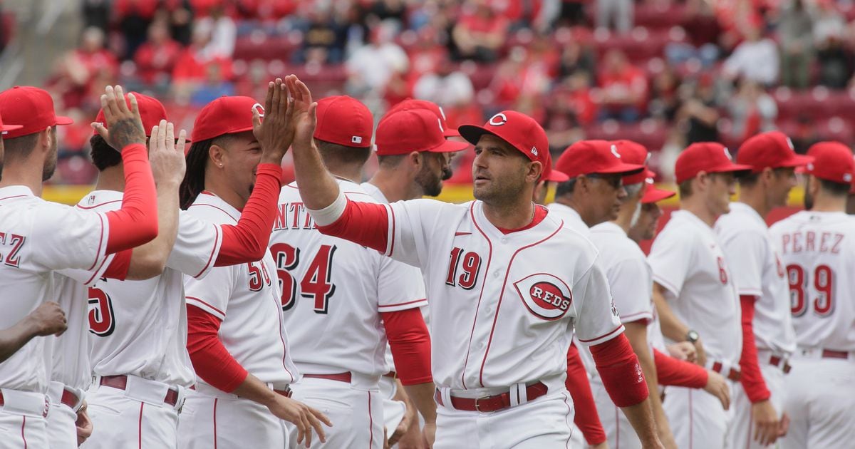 Joey Votto hits go-ahead home run for Reds in his hometown of Toronto