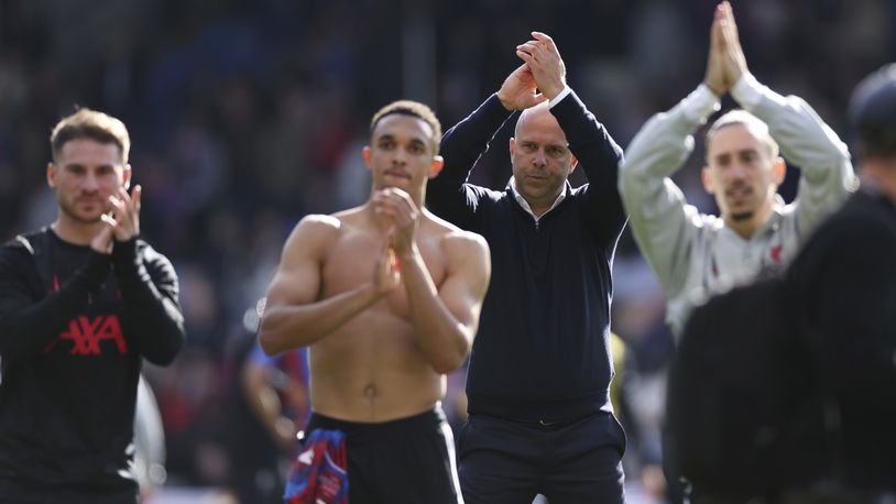 Liverpool's manager Arne Slot, centre right, celebrates with players after the English Premier League soccer match between Crystal Palace and Liverpool at Selhurst Park in London, Saturday, Oct. 5, 2024.(AP Photo/Ian Walton)