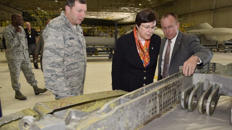 Retiring Air Force Materiel Command Executive Director Patricia Young (center) looks on as Jeffrey Allen, Air Force Sustainment Center executive director (right), points out splice-plates on a B-52 landing gear trunnion during a mission and capabilities tour Nov. 29, 2016, at Tinker Air Force Base, Okla.
(U.S. Air Force photo/Greg L. Davis)