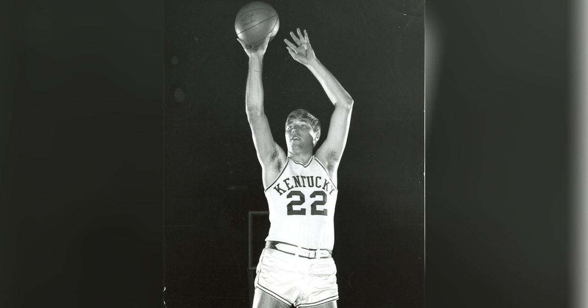 The late Mike Pratt's jersey goes in Rupp rafters, Sports