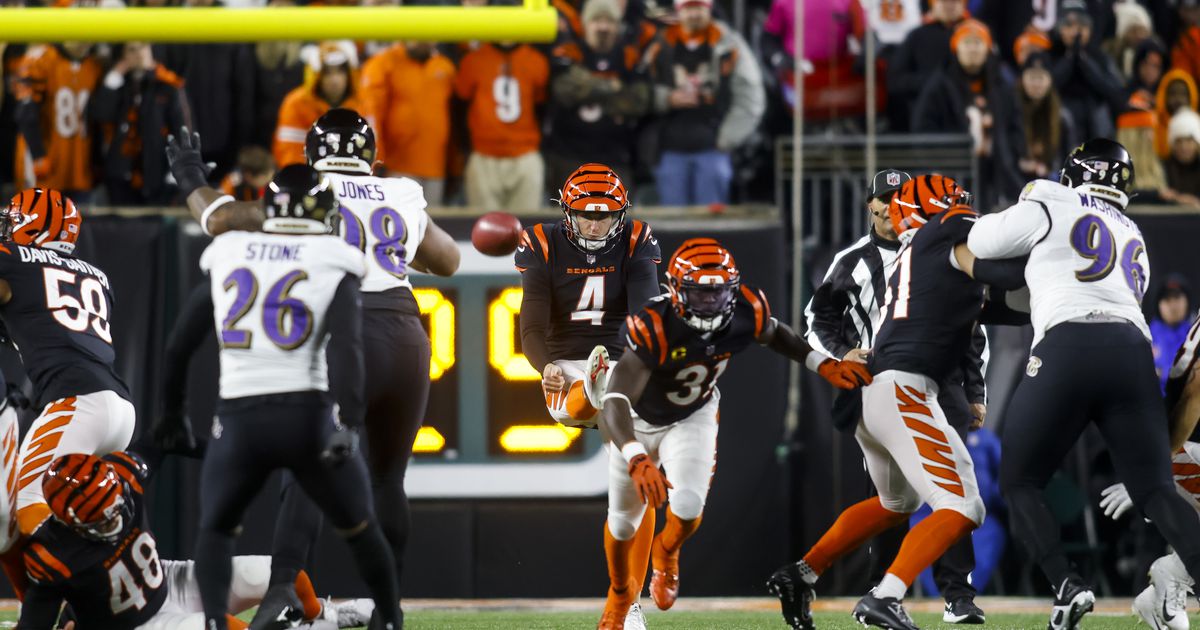 Bengals re-sign long-time punter Kevin Huber to practice squad