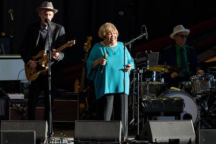 PHOTOS: Norah Jones with Mavis Staples live at Rose Music Center