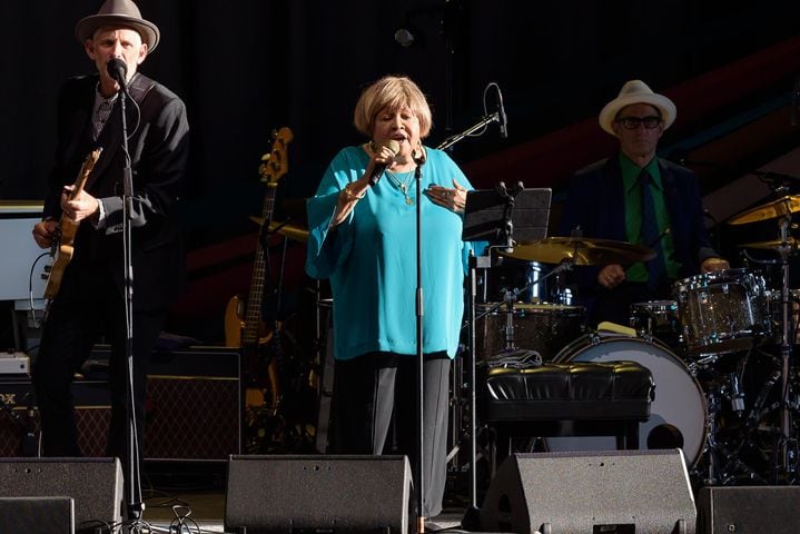 PHOTOS: Norah Jones with Mavis Staples live at Rose Music Center