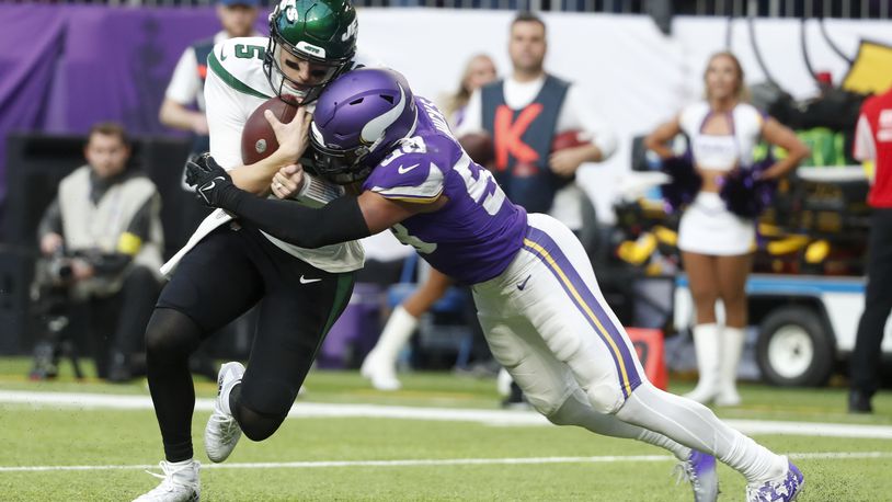 Minnesota Vikings linebacker Jordan Hicks looks on during the game