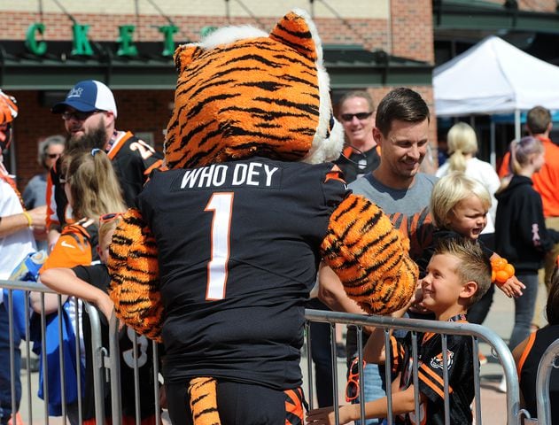 Logan Wilson Celebrity Softball Game big hit with Bengals fans