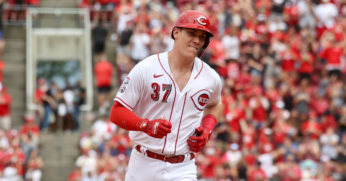 tyler-stephenson-s-pinch-hit-home-run-in-eighth-lifts-reds-over