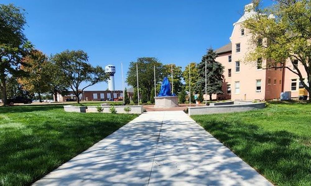 A statue of President Abraham Lincoln awaits a Monday unveiling. Dayton VA photograph.