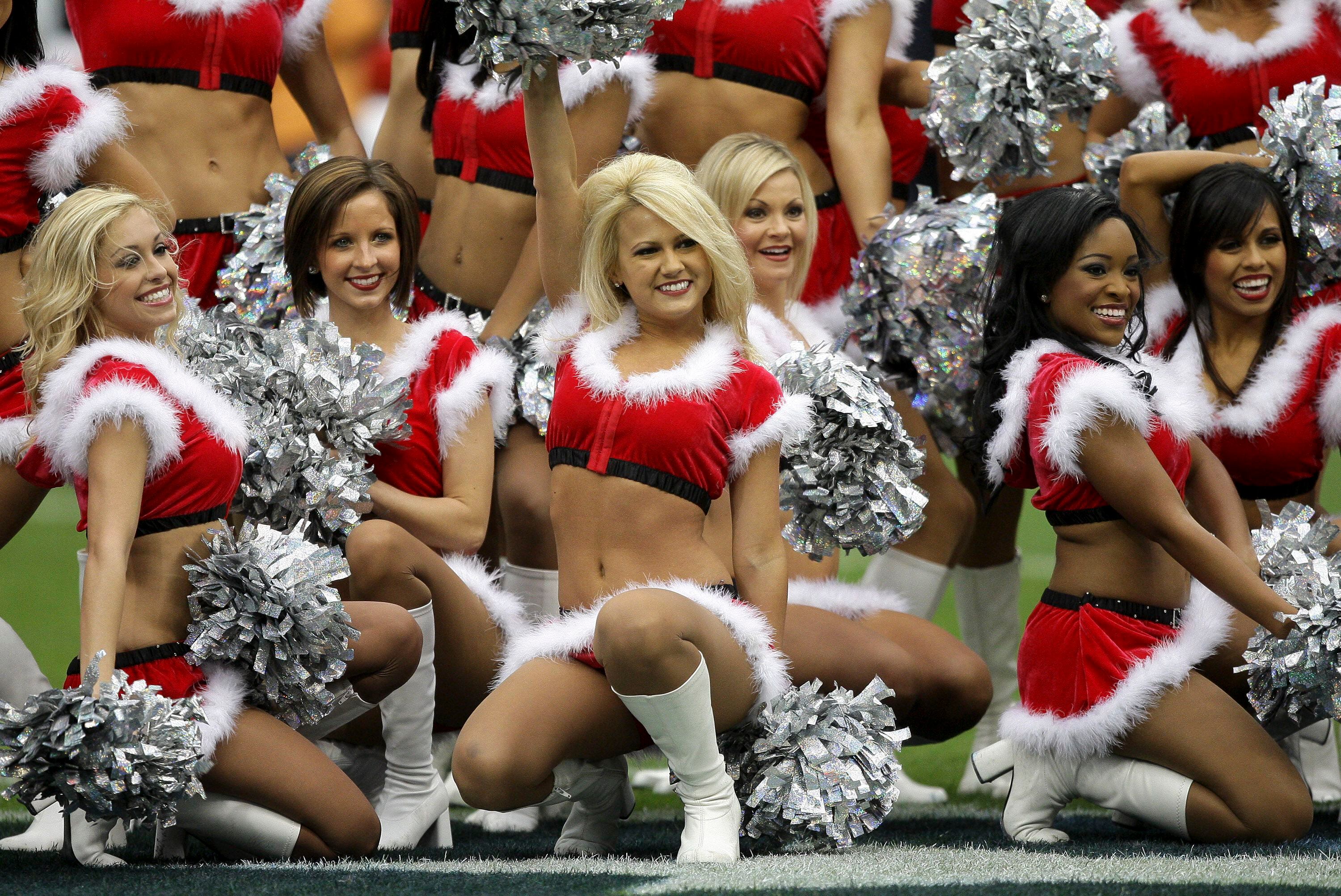 Photos: NFL, NBA cheerleaders get ready for Christmas