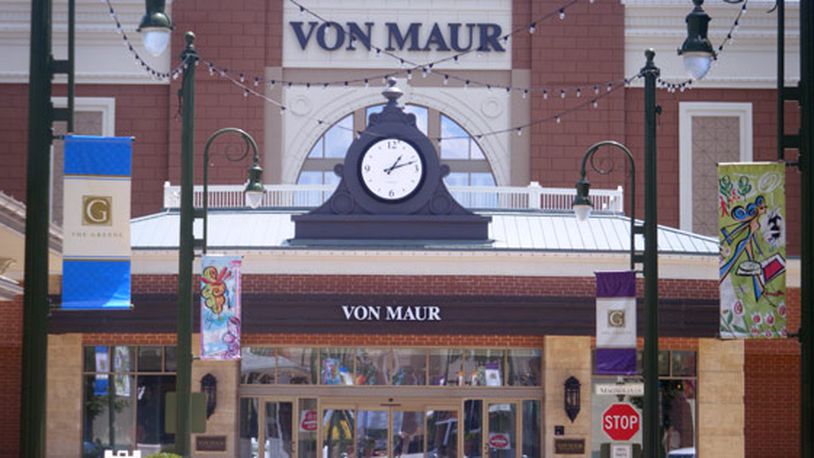 Von Maur opens amid tumultuous retail scene