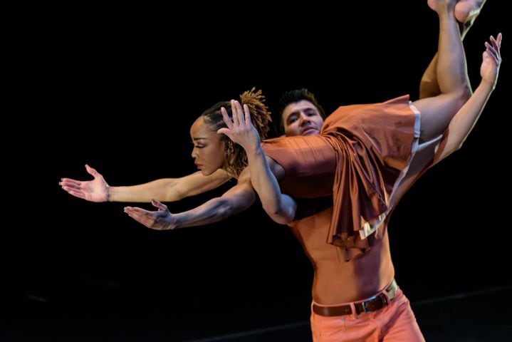 PHOTOS: DCDC's In Modern Moves @ Victoria Theatre