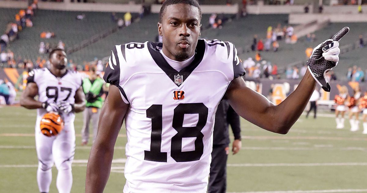 A.J. Green of the Cincinnati Bengals adjusts his face mask before