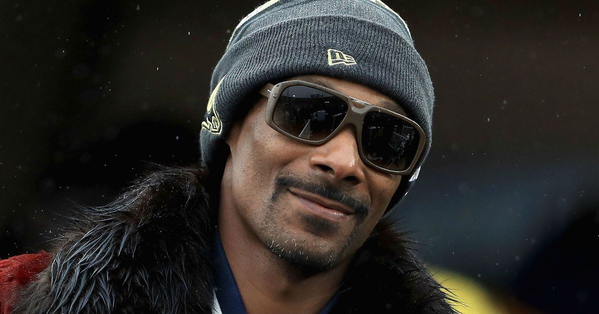 Snoop Dogg Hands Out 3,000 Turkeys In Inglewood on Thanksgiving