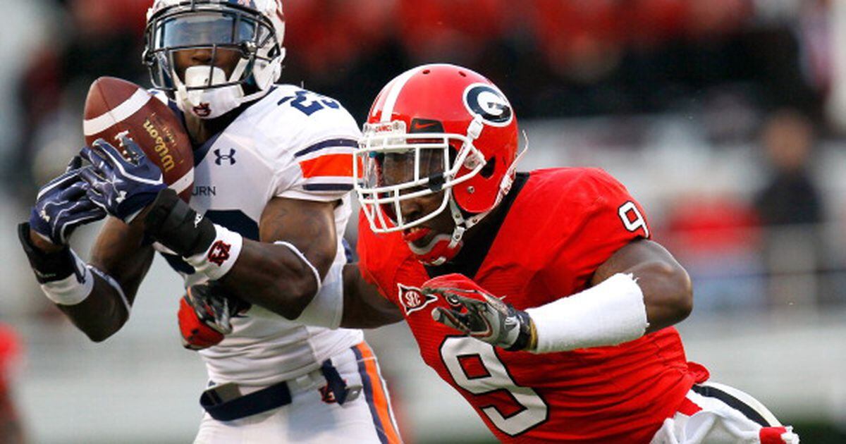 Alec Ogletree of the New York Giants and Dion Lewis of the Tennessee  News Photo - Getty Images