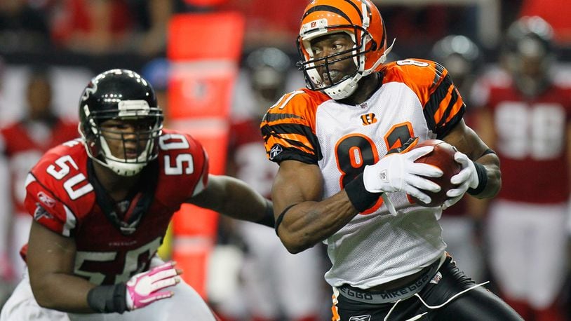 08 AUG 2010: Terrell Owens of the Bengals entertains the fans as he warms  up before the Pro Football Hall of Fame Game with the Cincinnati Bengals vs  the Dallas Cowboys at