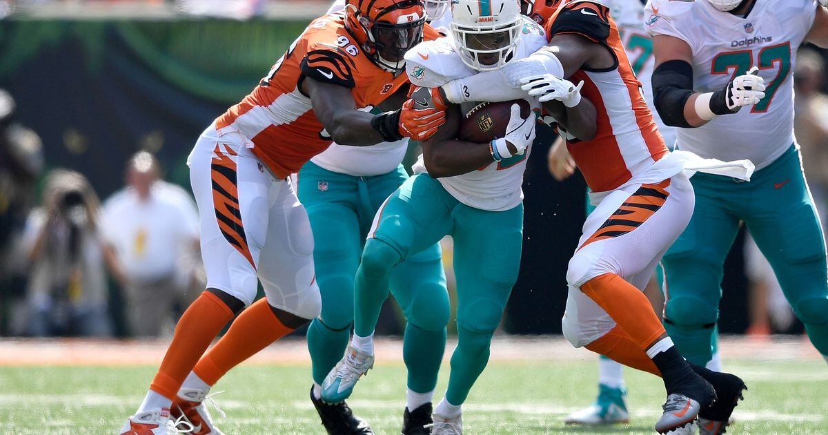 Bengals score 27 straight in rally to beat Dolphins