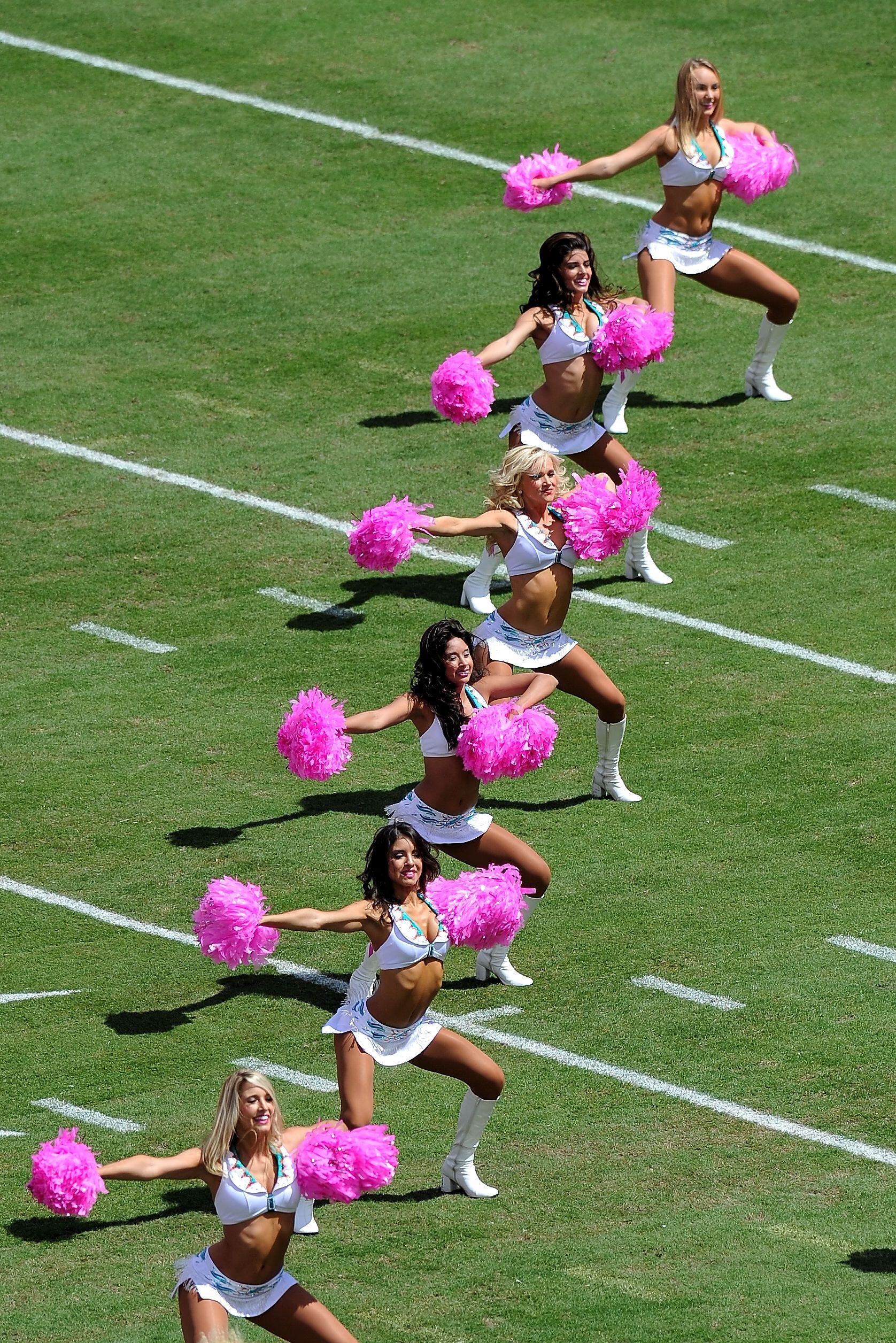 Pictures: NFL cheerleaders support breast cancer awareness – Orange County  Register