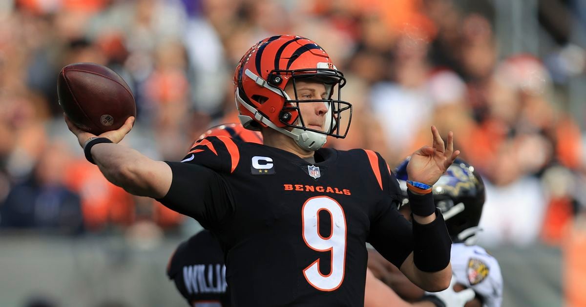 Joe Burrow passes for 299 in 1st half, Bengals-record 525 vs. Ravens