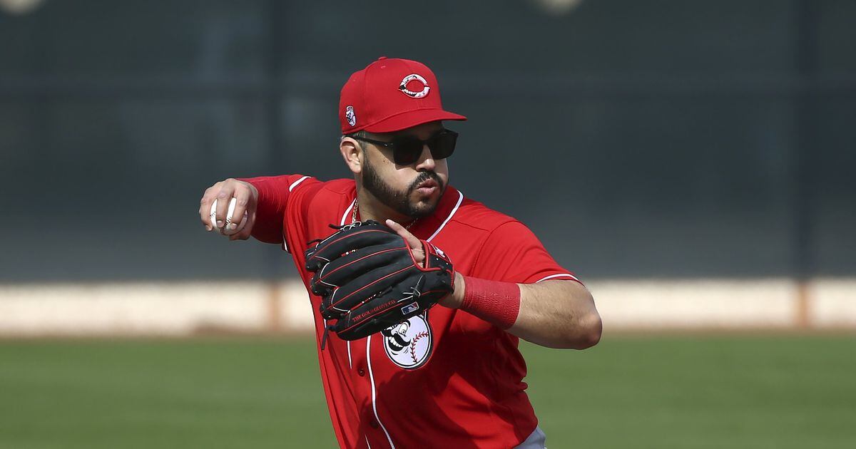 Reds' Eugenio Suarez shows off insane hairdo upon spring training arrival