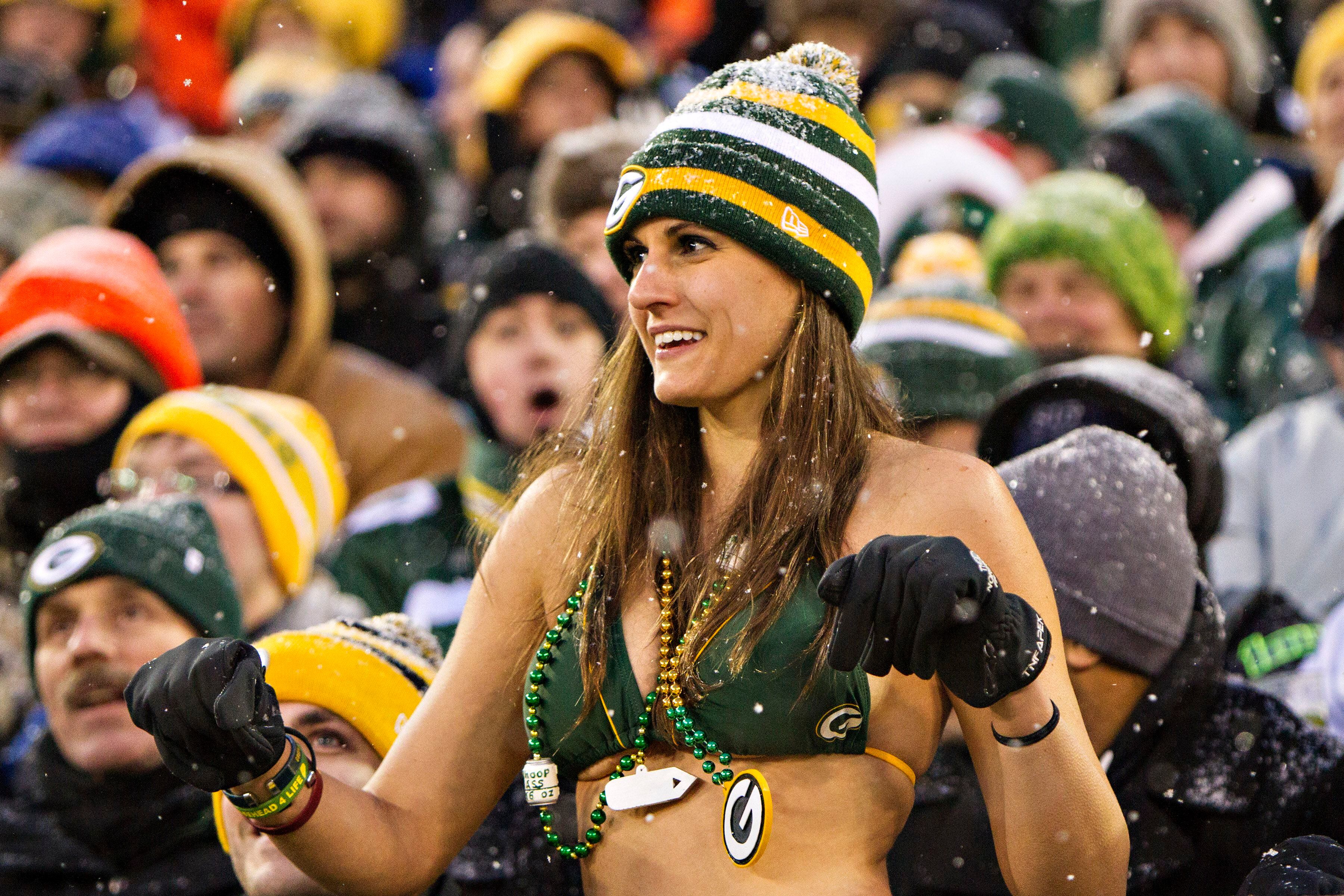 Photos: Packers fans remove snow from Lambeau Field ahead of Week