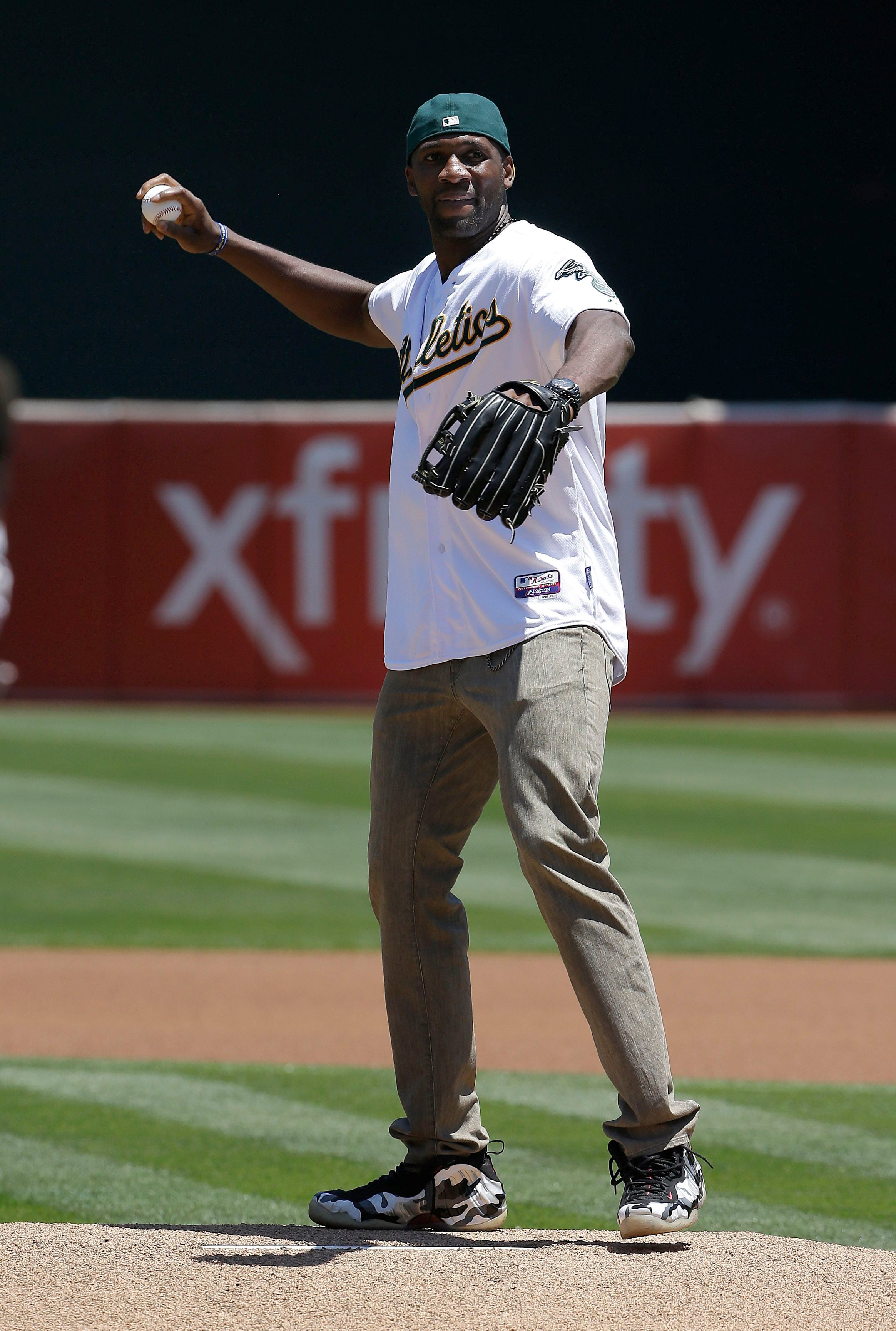 Hello Kitty throws the ceremonial first pitch as part of Japan Night  News Photo - Getty Images