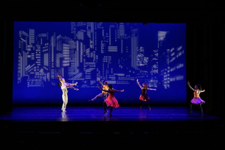 PHOTOS: DCDC's In Modern Moves @ Victoria Theatre
