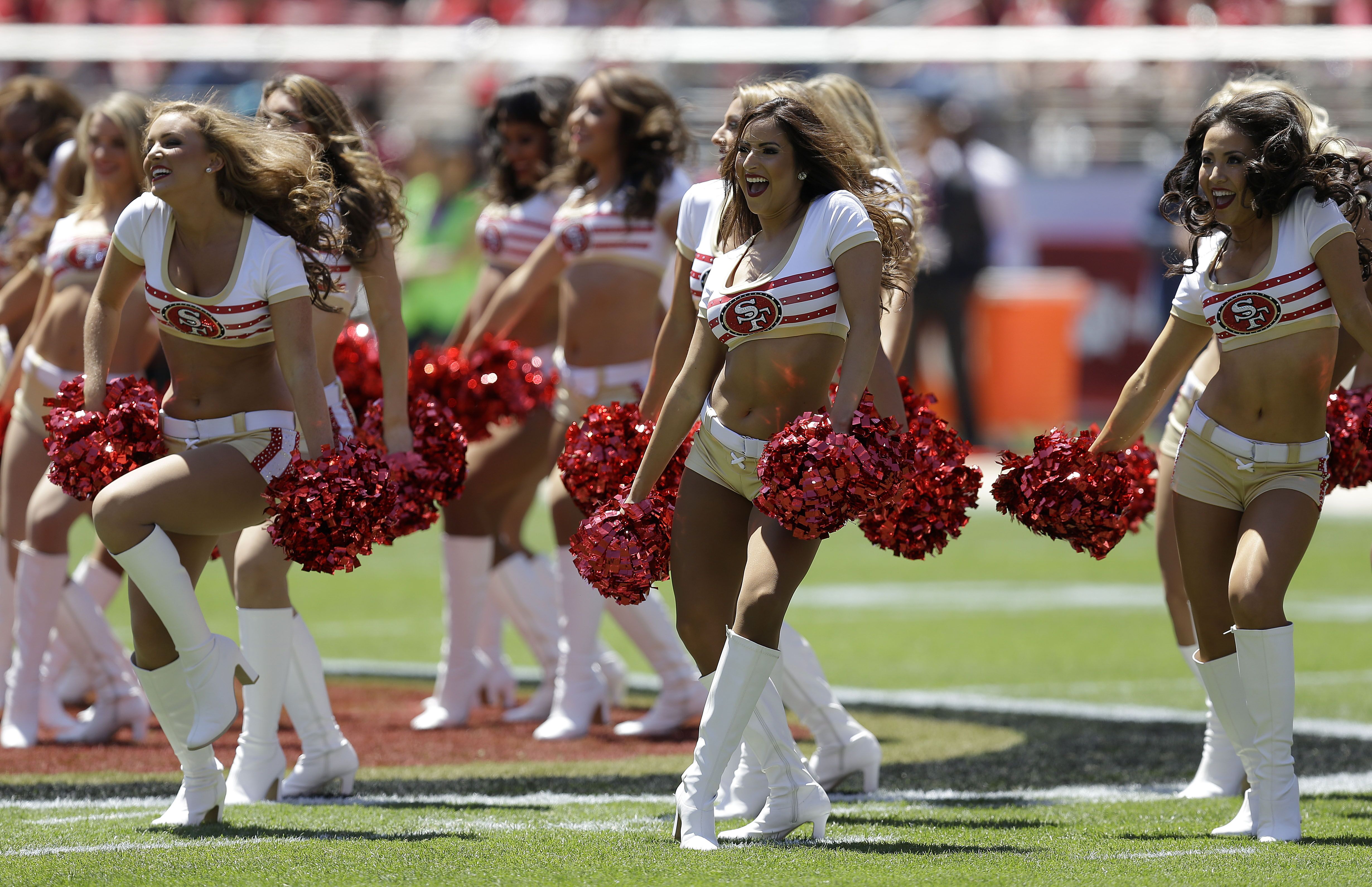 Photo: San Francisco 49ers cheerleaders perform at the game