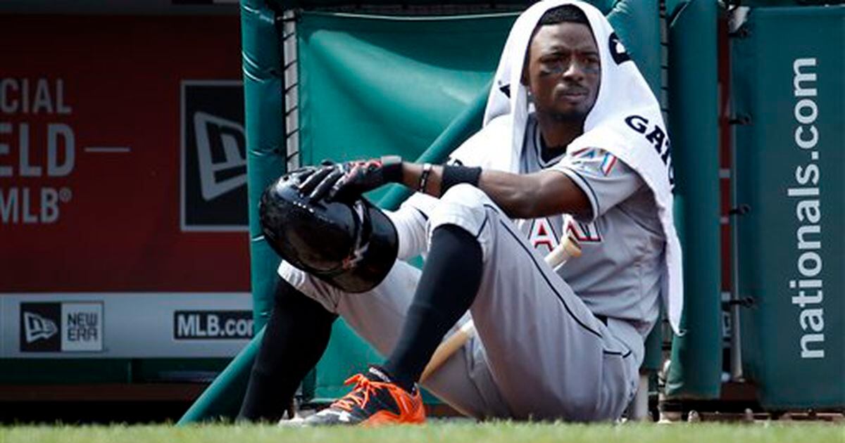 Marlins' Dee Gordon breaks down into tears after hitting lead-off home run