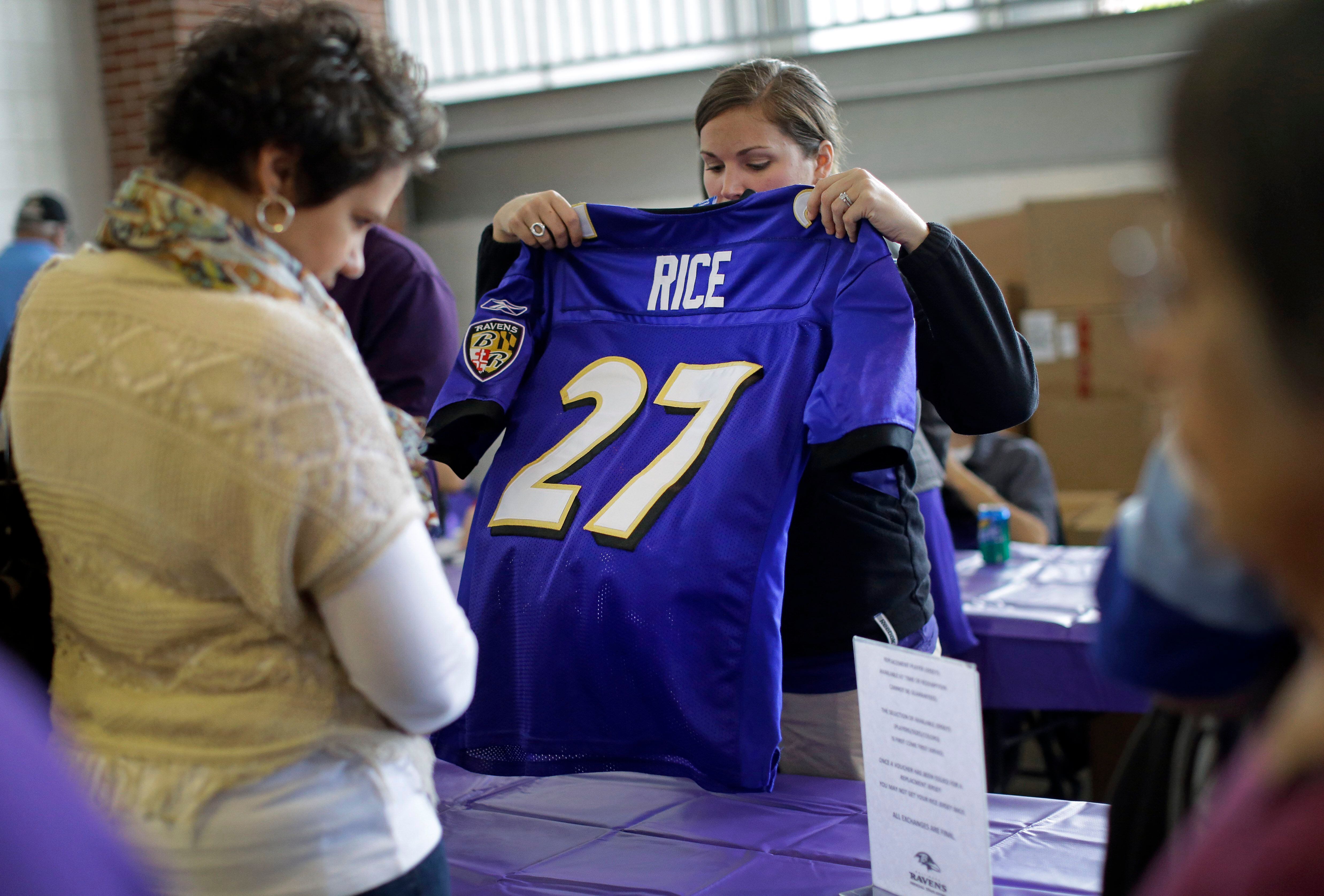 Baltimore Ravens fans wearing Ray Rice jerseys