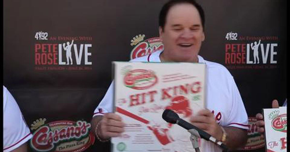 Manager Pete Rose and third baseman Buddy Bell of the Cincinnati