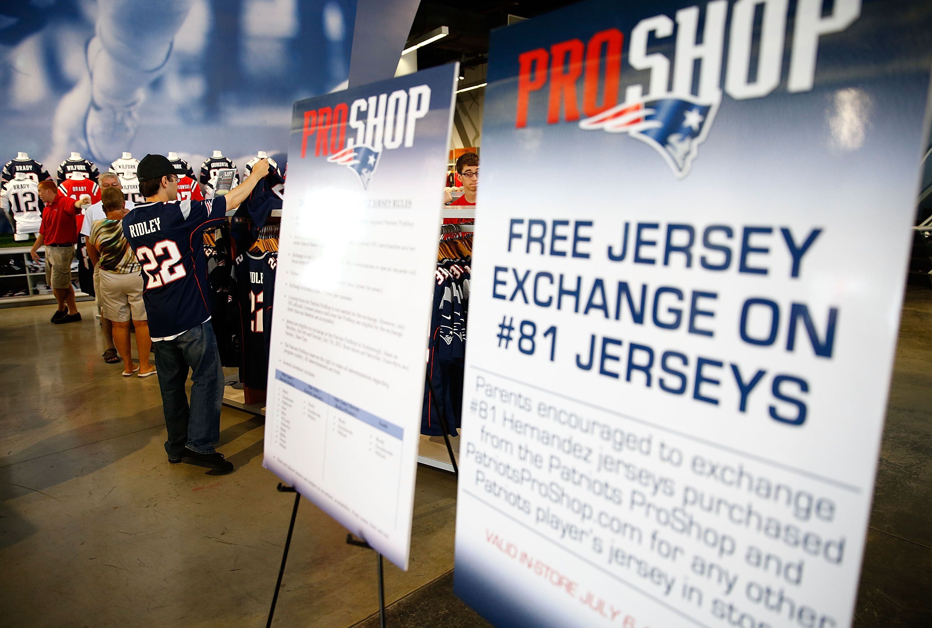 Patriots to allow fans to trade in Hernandez jerseys for free