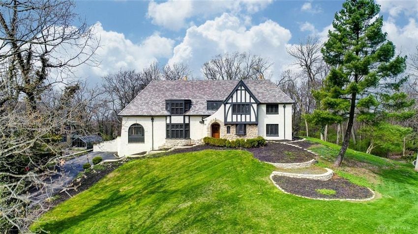 PHOTOS: Oakwood home with stunning views of Hawthorn Hill on market for $1.2 million