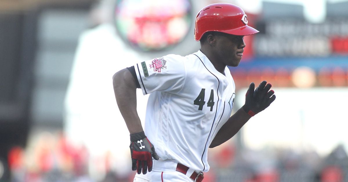 Reds' Aristides Aquino sets NL rookie record with 14th HR in August