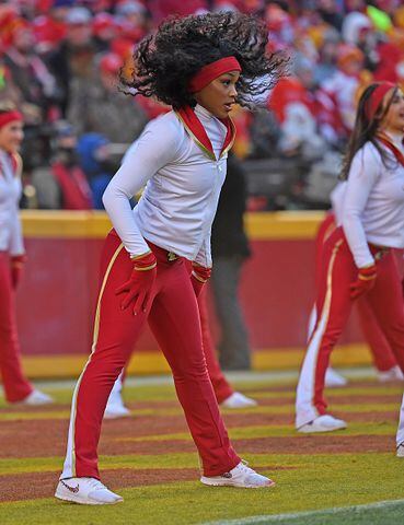 Kansas City Chiefs Cheerleaders  Kansas city chiefs cheerleaders,  Christmas uniforms, Nfl cheerleaders