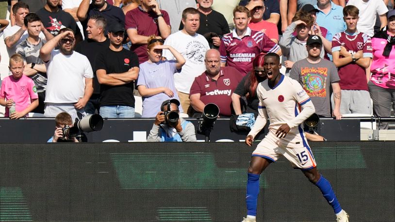 Chelsea's Nicolas Jackson celebrates after he scored during the English Premier League soccer match between West Ham United and Chelsea at the London stadium in London, Saturday, Sept. 21, 2024. (AP Photo/Alastair Grant)