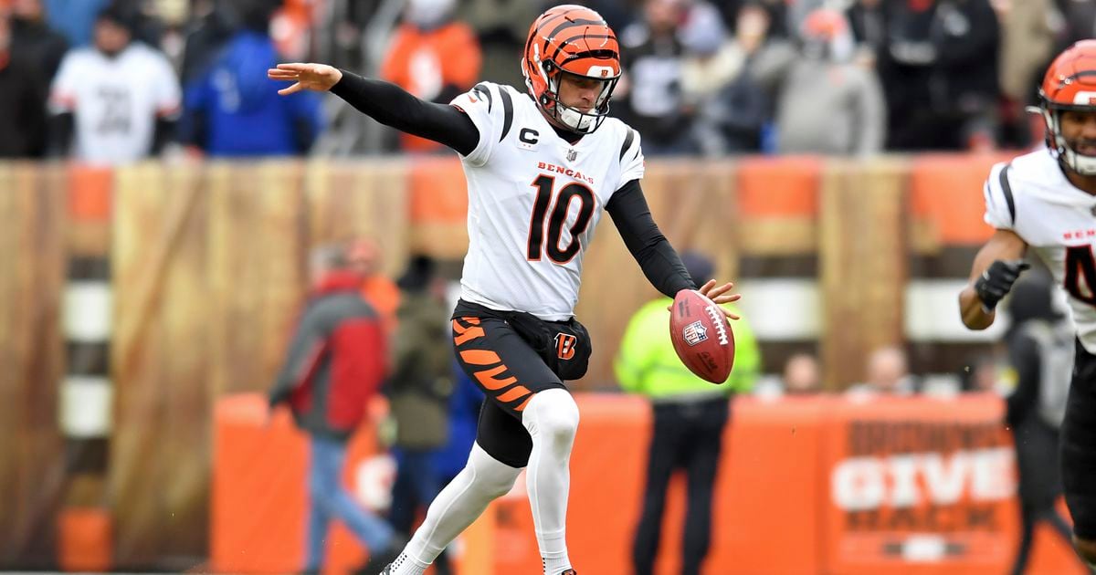 Cincinnati punter Kevin Huber (10) during game action at the Oakland  Coliseum, also known as the ''Black Hole'' in Oakland, Claif. on Sunday.  The Oakland Raiders defeated the Cincinnati Bengals 20-17. (Credit