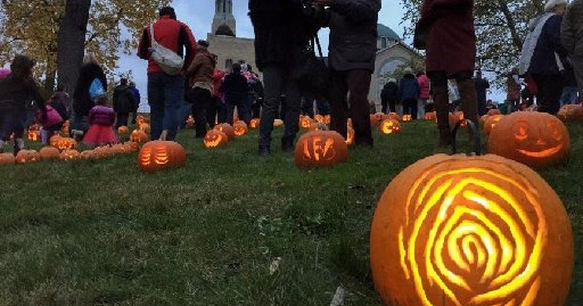 Vandalia Fire Department lends a hand for Trick or Treaters