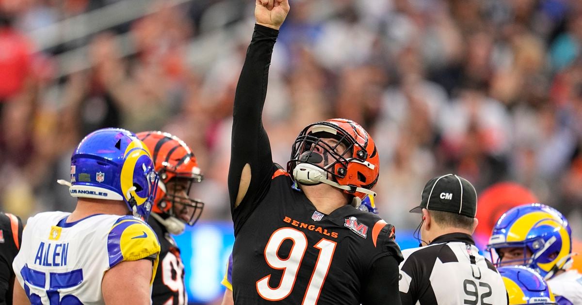 Cincinnati Bengals defensive end Trey Hendrickson (91) lines up