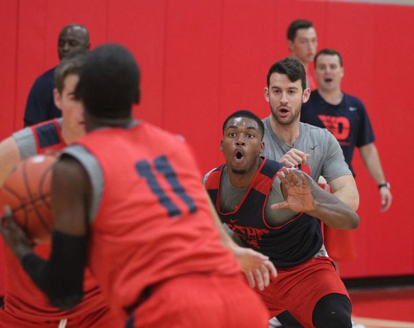Young Dayton Flyers coaches learning fast in tumultuous seasons