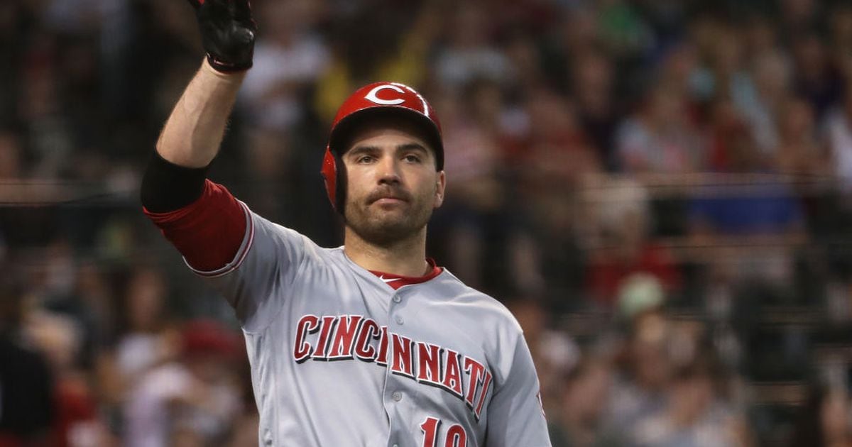 CIN@PHI: Votto fakes out Phillies fan on foul ball 